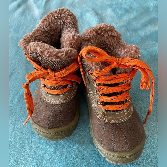 Oshkosh B’Gosh Toddler Boots-size 6 - Picture 1 of 11